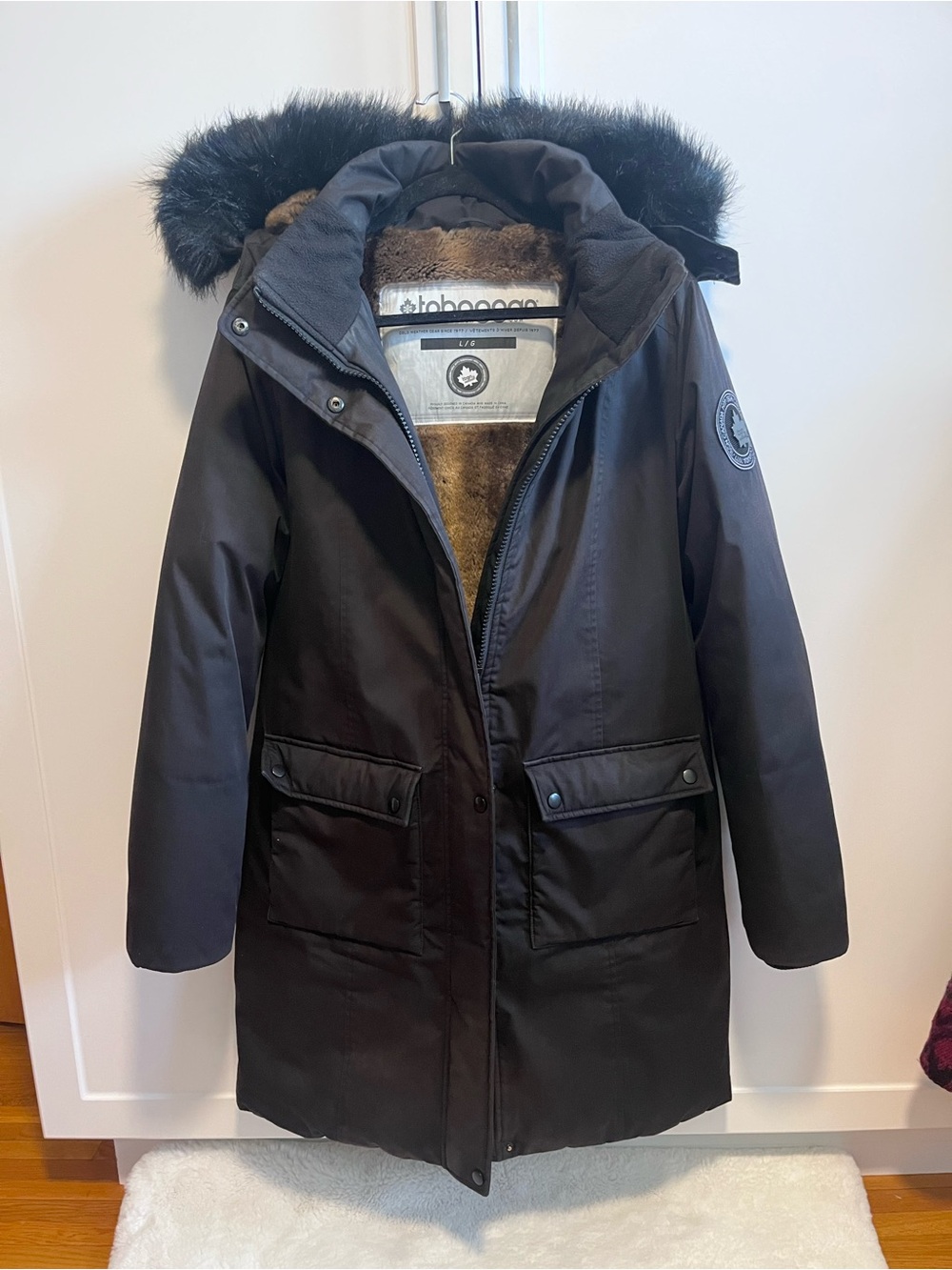 Women's Down Black Puffer Coat with Faux Fur Hood - Parka - Toboggan Sienna